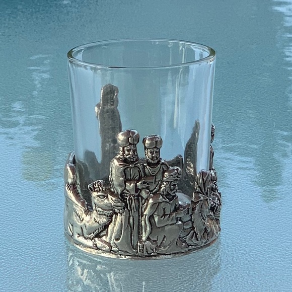 BSD Bob Siemon Designs Pewter Nativity Scene Votive Candleholder - Picture 2 of 10